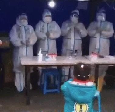 谢谢你因为有你温暖了四季什么梗,听我说谢谢你文字版什么梗