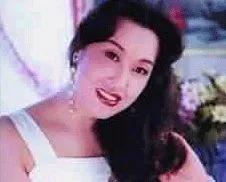 她一直做着《女人梦》，经历了五个男人，是第一个吃螃蟹的变性人