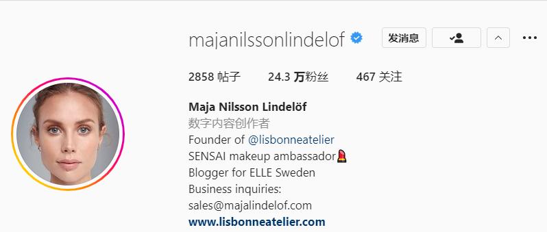 镇队之宝！红魔中卫爱妻泳装照，网友：这是曼联目前唯一的好东西