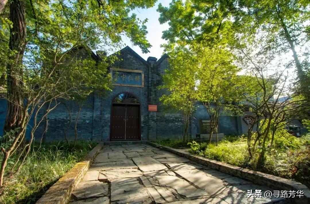 驻足在青木川古镇,那座校门似笔架的辅仁中学