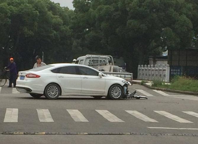 私家车走非机动车道罚多少,红绿灯路口撞到自行车谁的责任