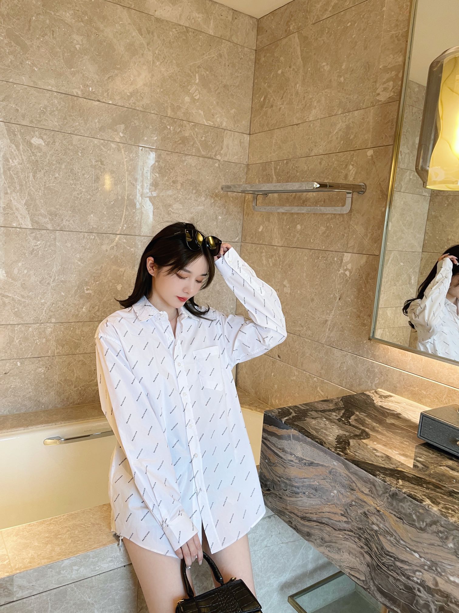 BALENCIAGA巴黎世家经典斜纹弹幕满印长袖衬衫再也不单调完美还原