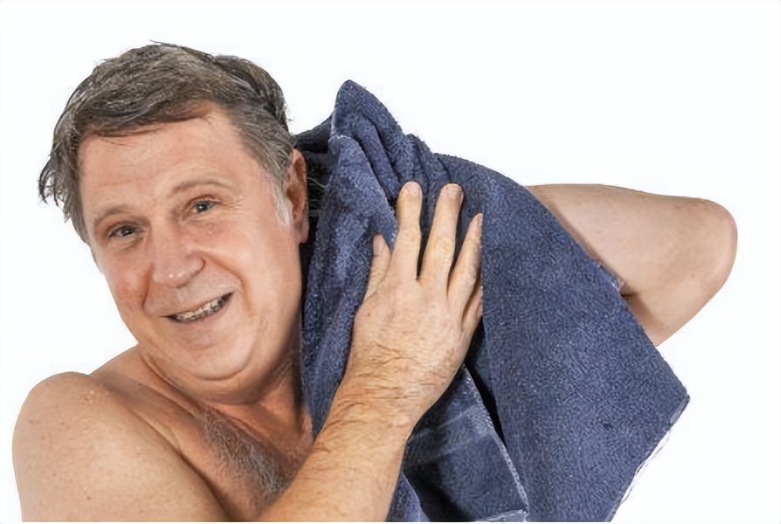 怎样消除老人身上的老人味,人老了为什么有老人味