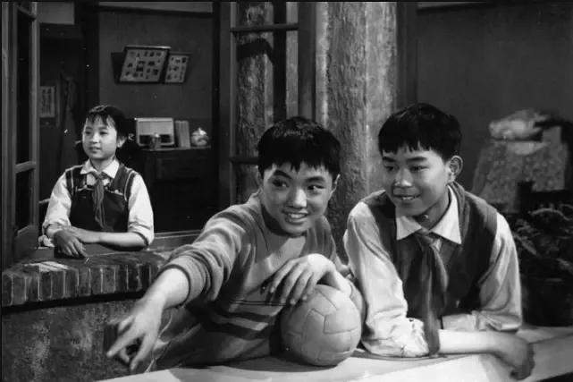 老电影海燕,老电影两个小足球队1956插曲