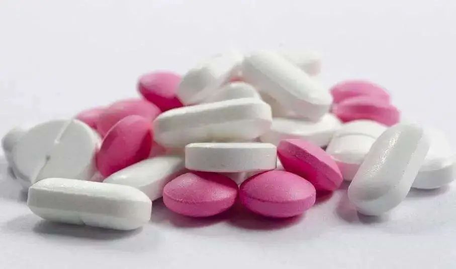 这6类常见药不要用热水服用,需要晚上服用的六类药你知道吗