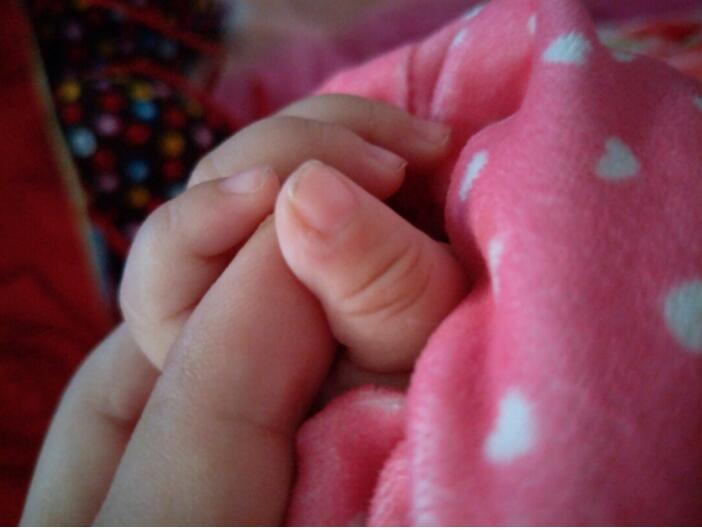 4岁小孩总吃手会怎么样,孩子4岁了还吃手