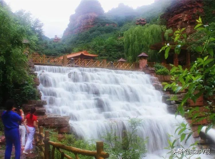 人间仙境七步沟,雨后天边云雾缭绕宛如人间仙境