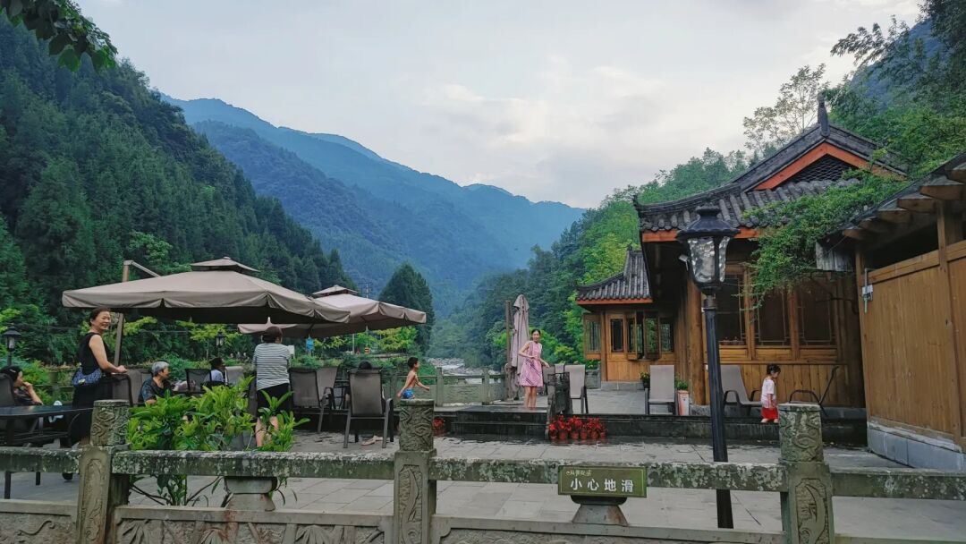 避暑旅游景点看山看水,清凉避暑好去处雪溪洞一日游