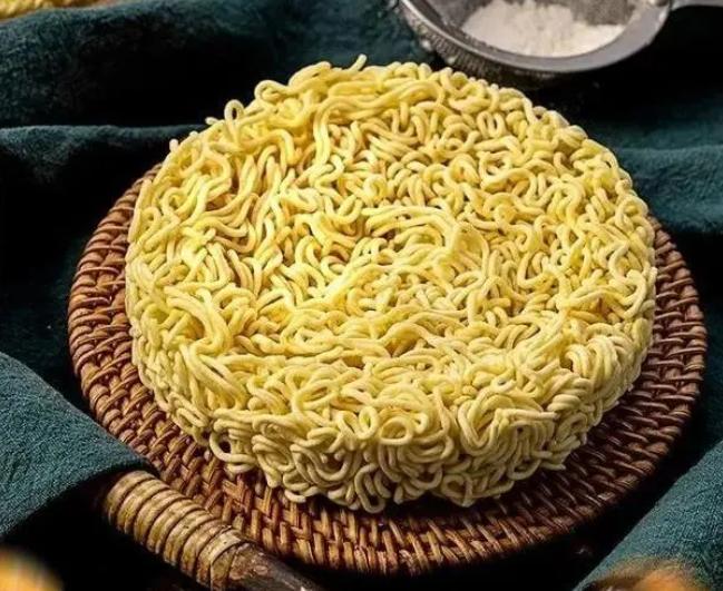 各大超市连夜下架老坛酸菜方便面,老坛酸菜牛肉面下架的是什么品牌