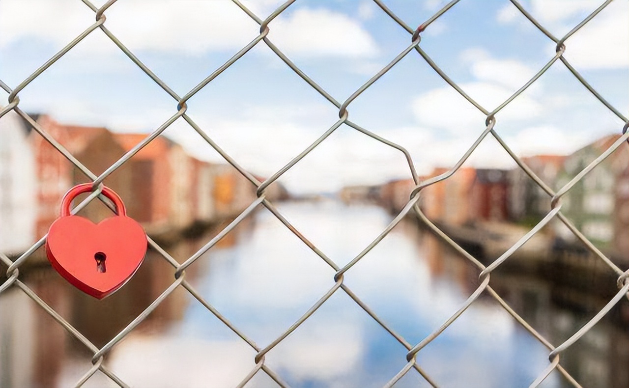 两个有家室的人相爱了该怎么抉择,两个有家室的人在一起最好的办法