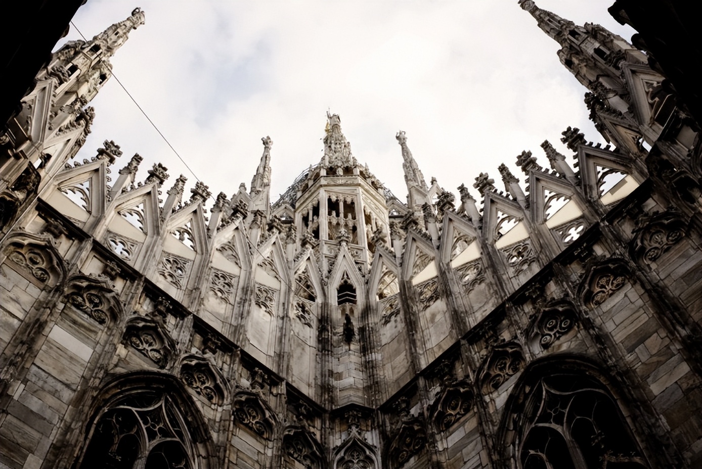 米兰大教堂塔尖的含义,米兰大教堂寓意什么