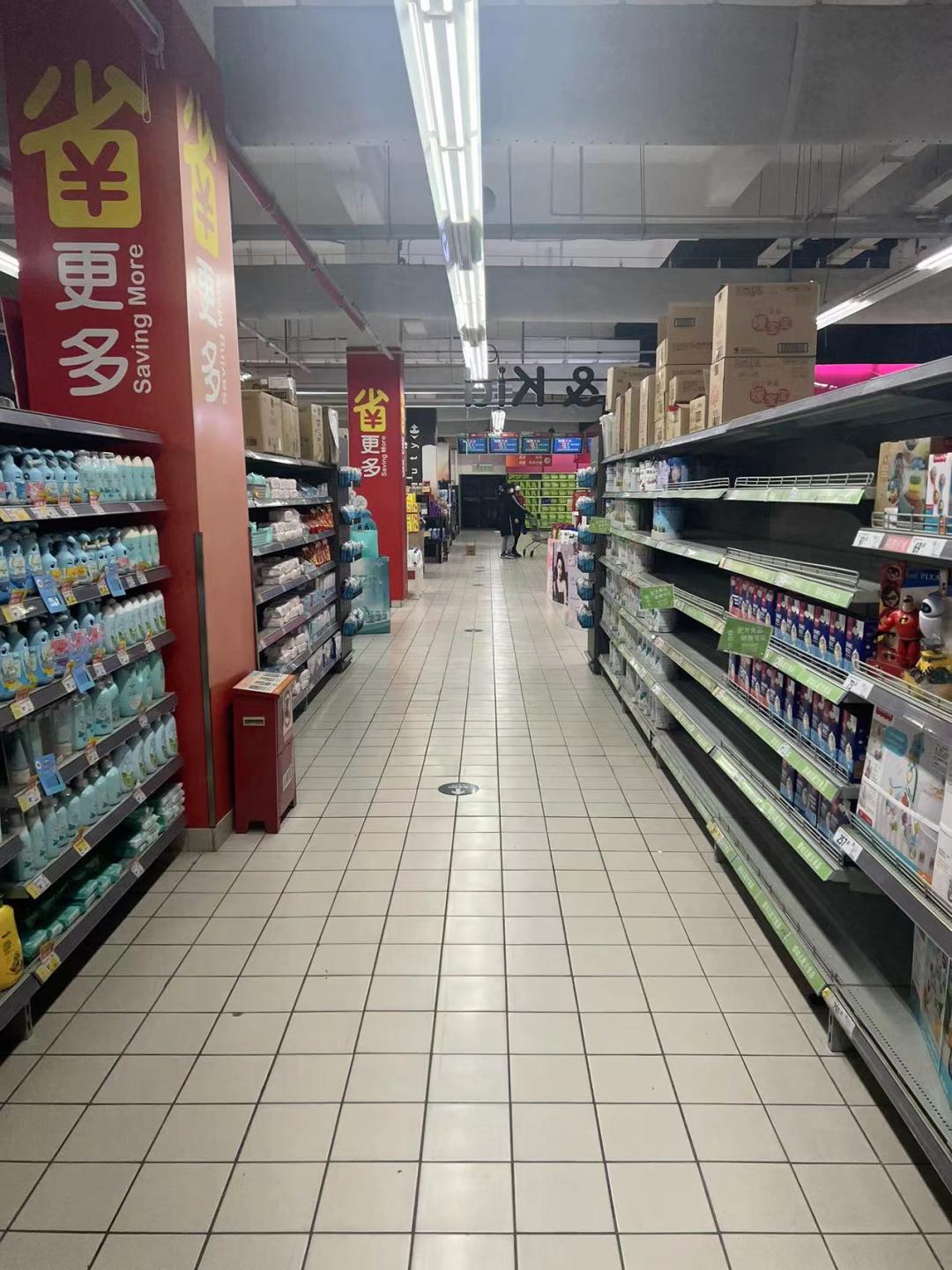 家乐福货架空了,家乐福门店货架大量空置