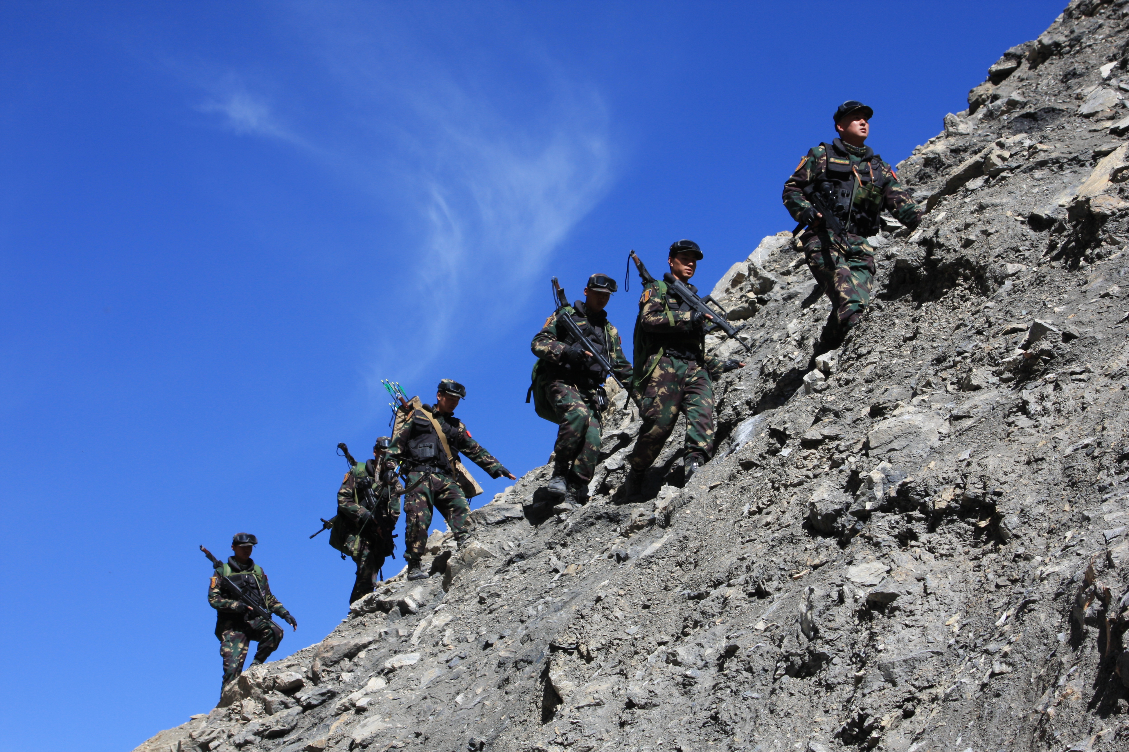 建军95周年陆军特种兵,庆祝解放军建军95周年记者采访