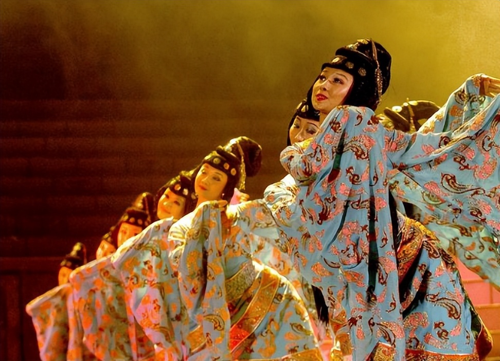 印度古典舞蹈的审美特征,中国印度舞蹈对比