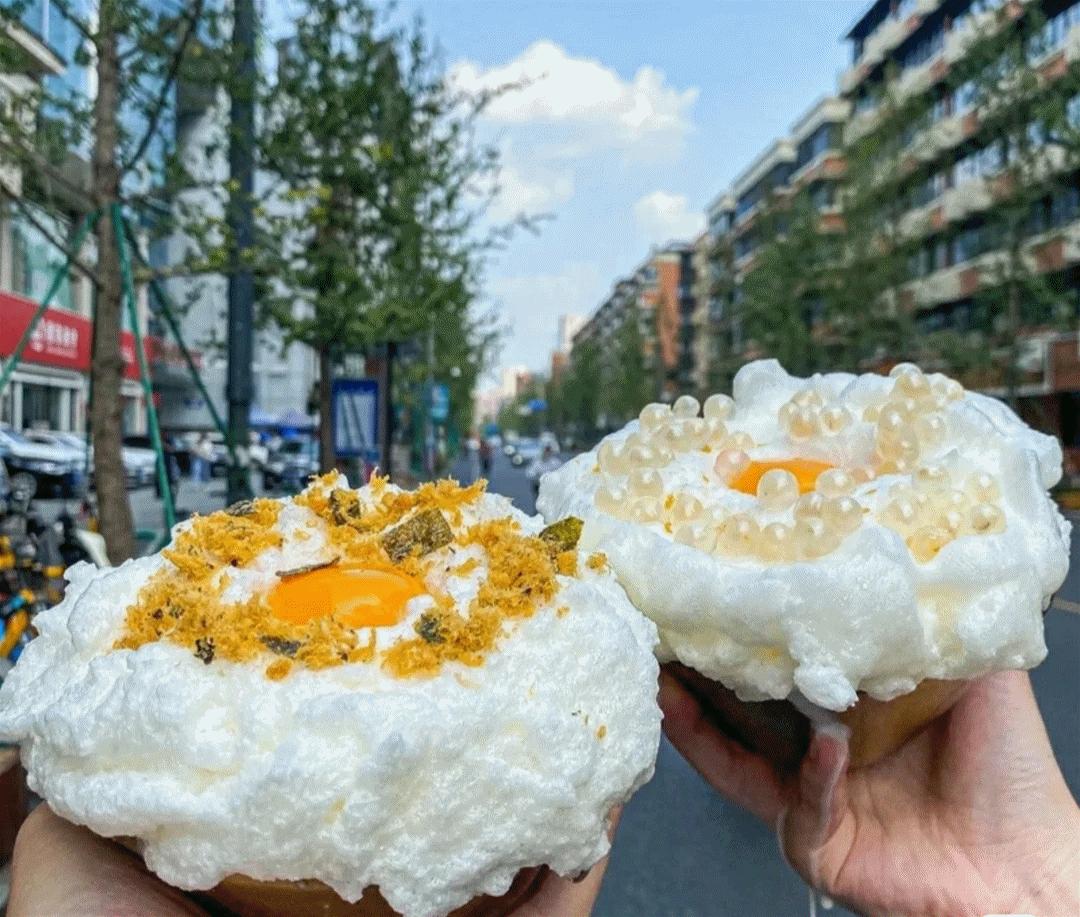 拇指包、太阳蛋、铁盒冰粉......半个川渝火锅圈都在卖