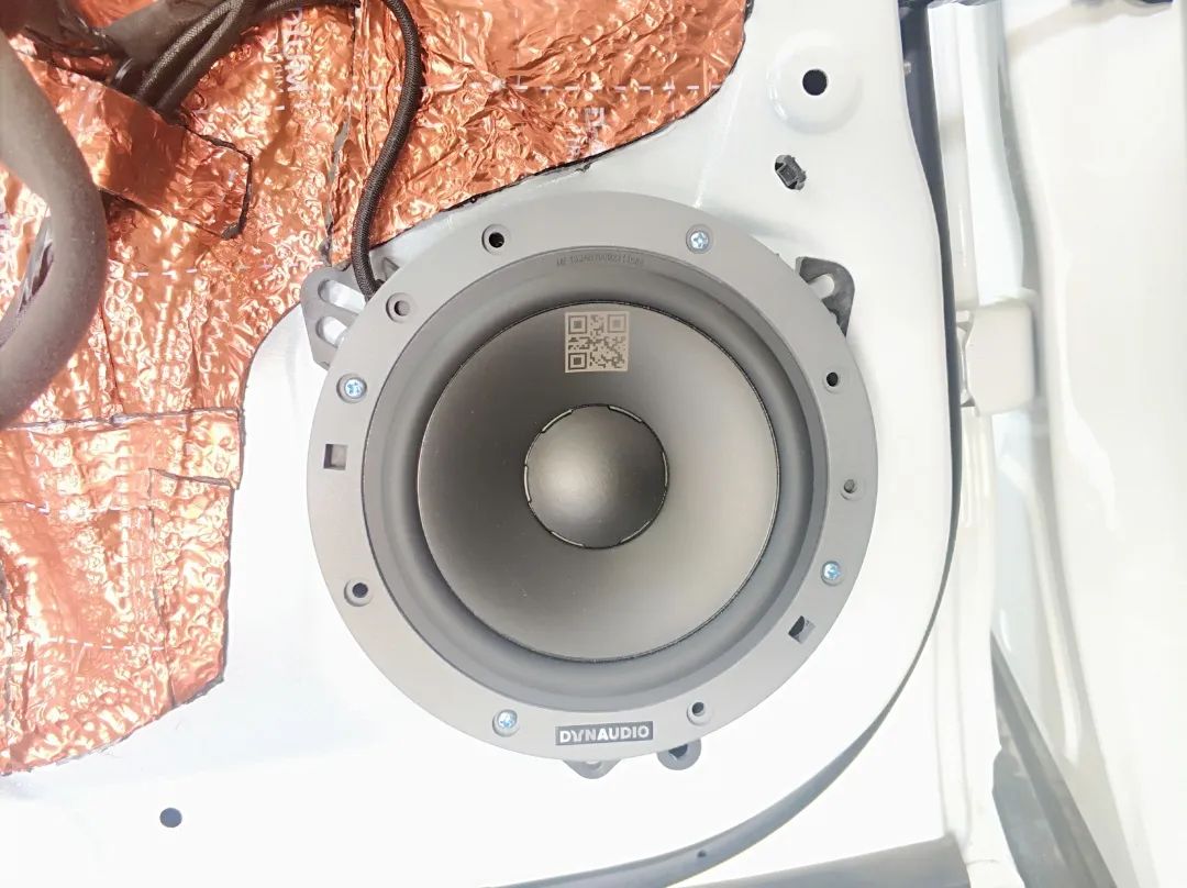 广汽传祺gs8两驱豪华智联版音响,22款广汽传祺gs8加装中置喇叭