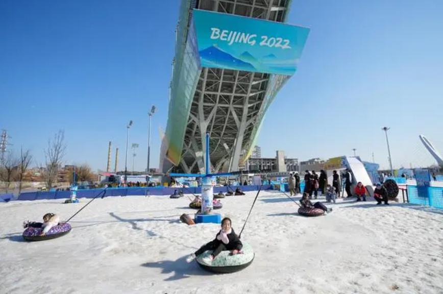 这谁敢想？赢了就有冬奥冠军同等待遇，顶级运动场馆成群众舞台！