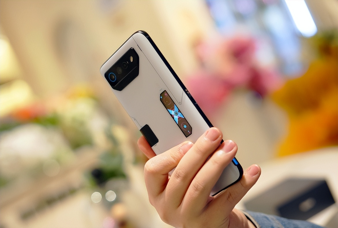 大型手游平民用什么手机好,重度游戏党买什么游戏手机比较好