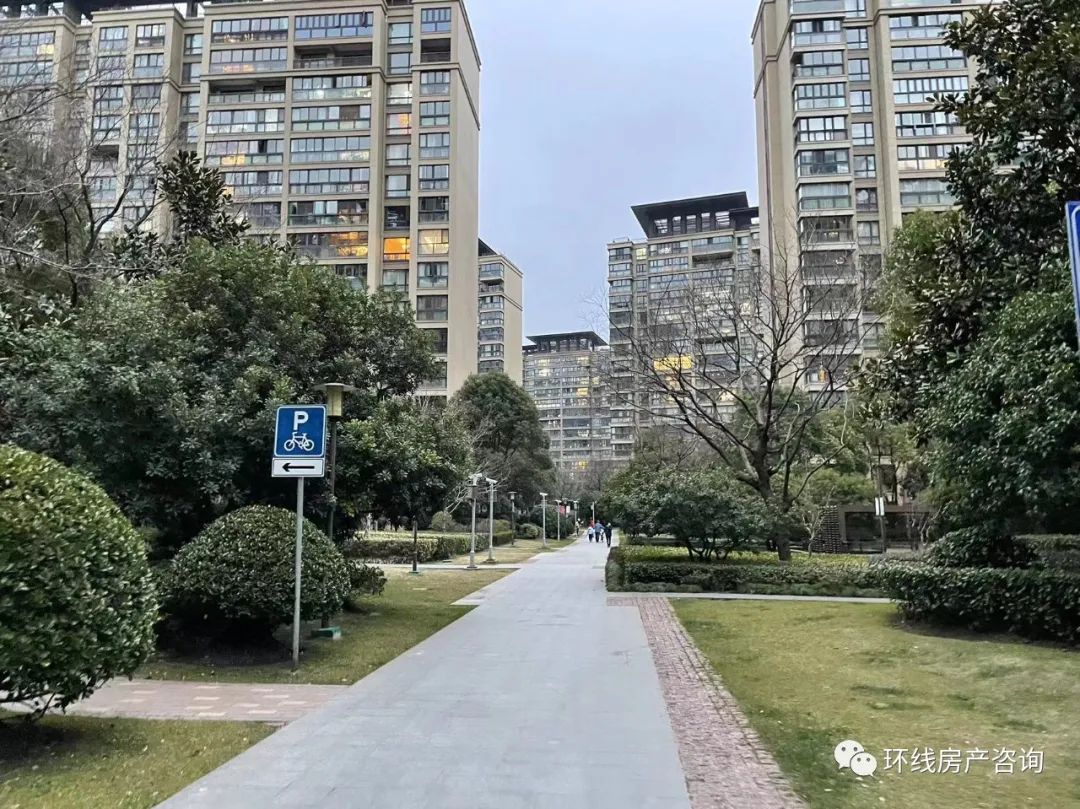 为什么松江新城的房子贵,松江新城和老城哪个好