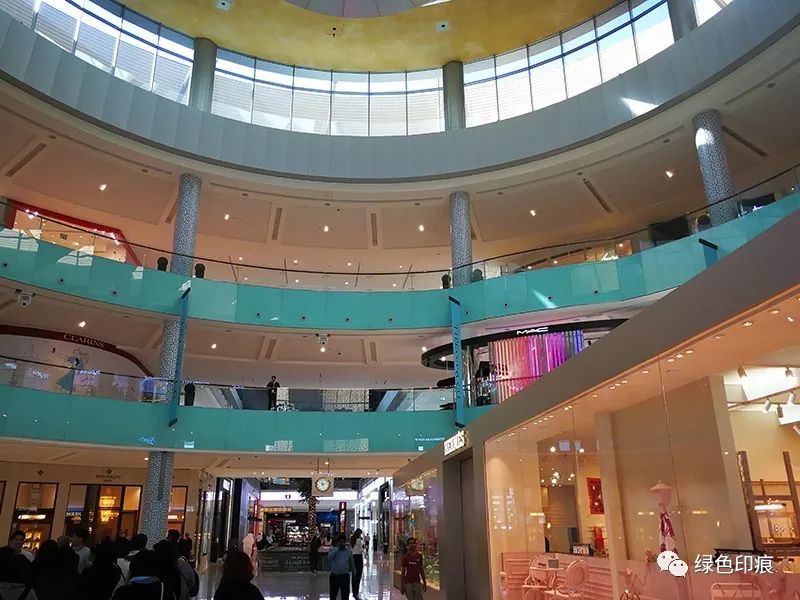 在迪拜最大购物中心尽情享受购物 (去逛迪拜的购物中心)