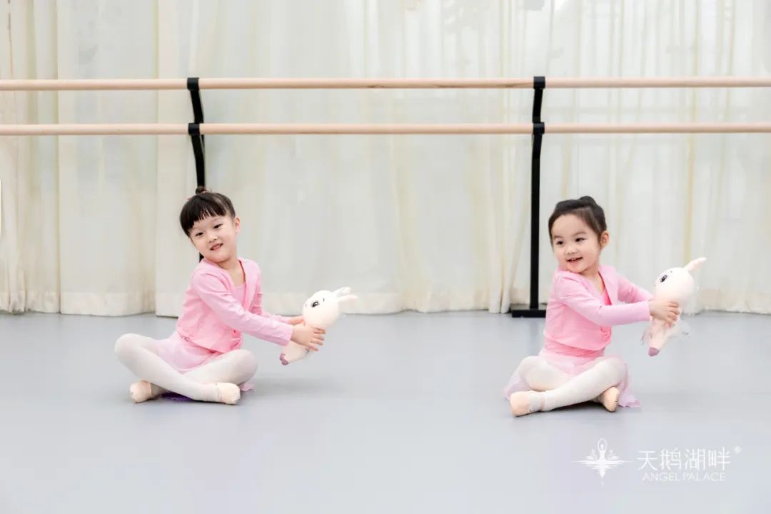 英皇芭蕾线上教学,学英皇芭蕾的走向