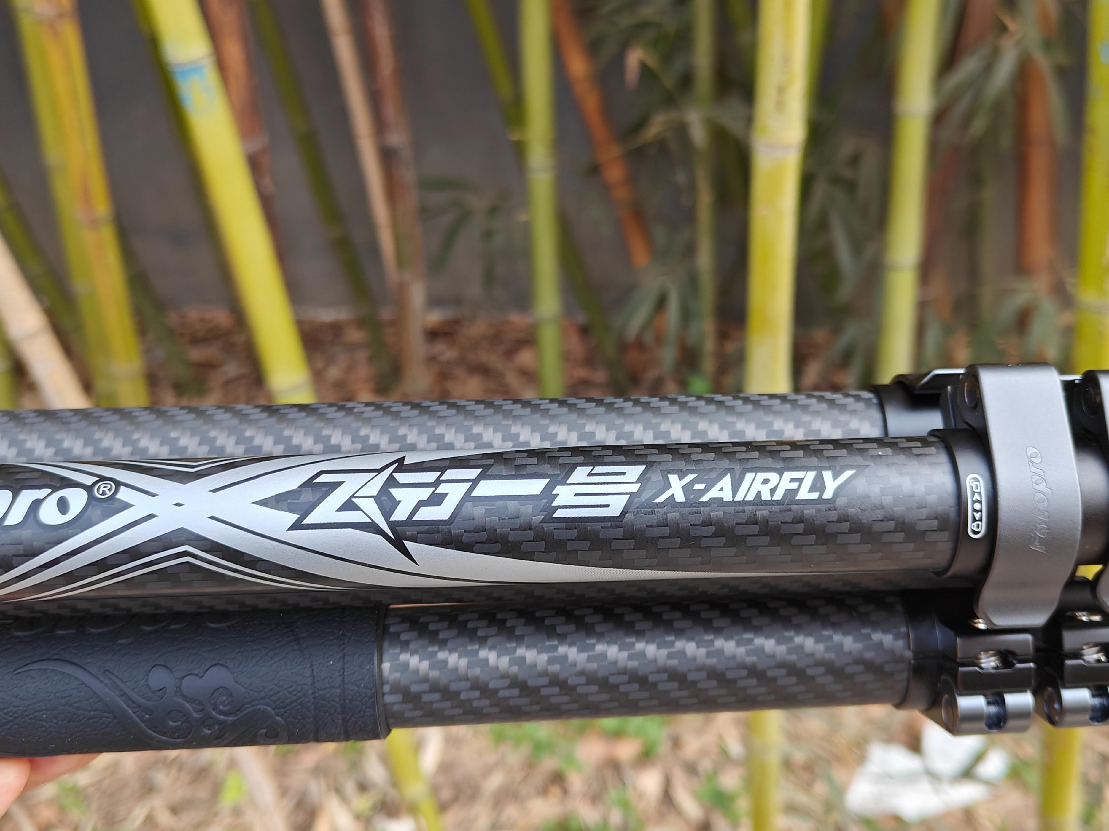 轻便小巧的自拍三脚架,多功能充电运动相机三脚架推荐