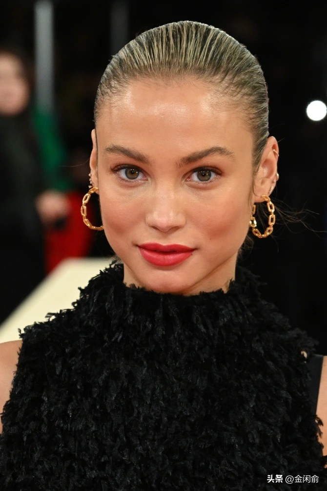 足坛姆巴佩,姆巴佩甩掉变性模特女友