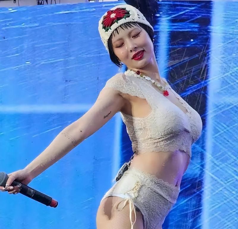 盘点韩国女明星最敢穿的衣服,韩国女星近期着装精选