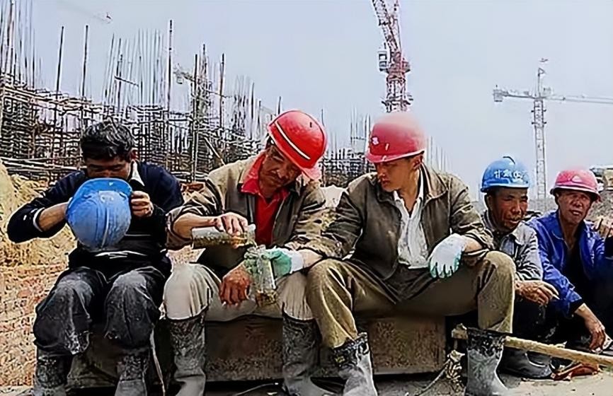 小伙卖彩票一年挣80亿,靠彩票一夜暴富走上人生巅峰