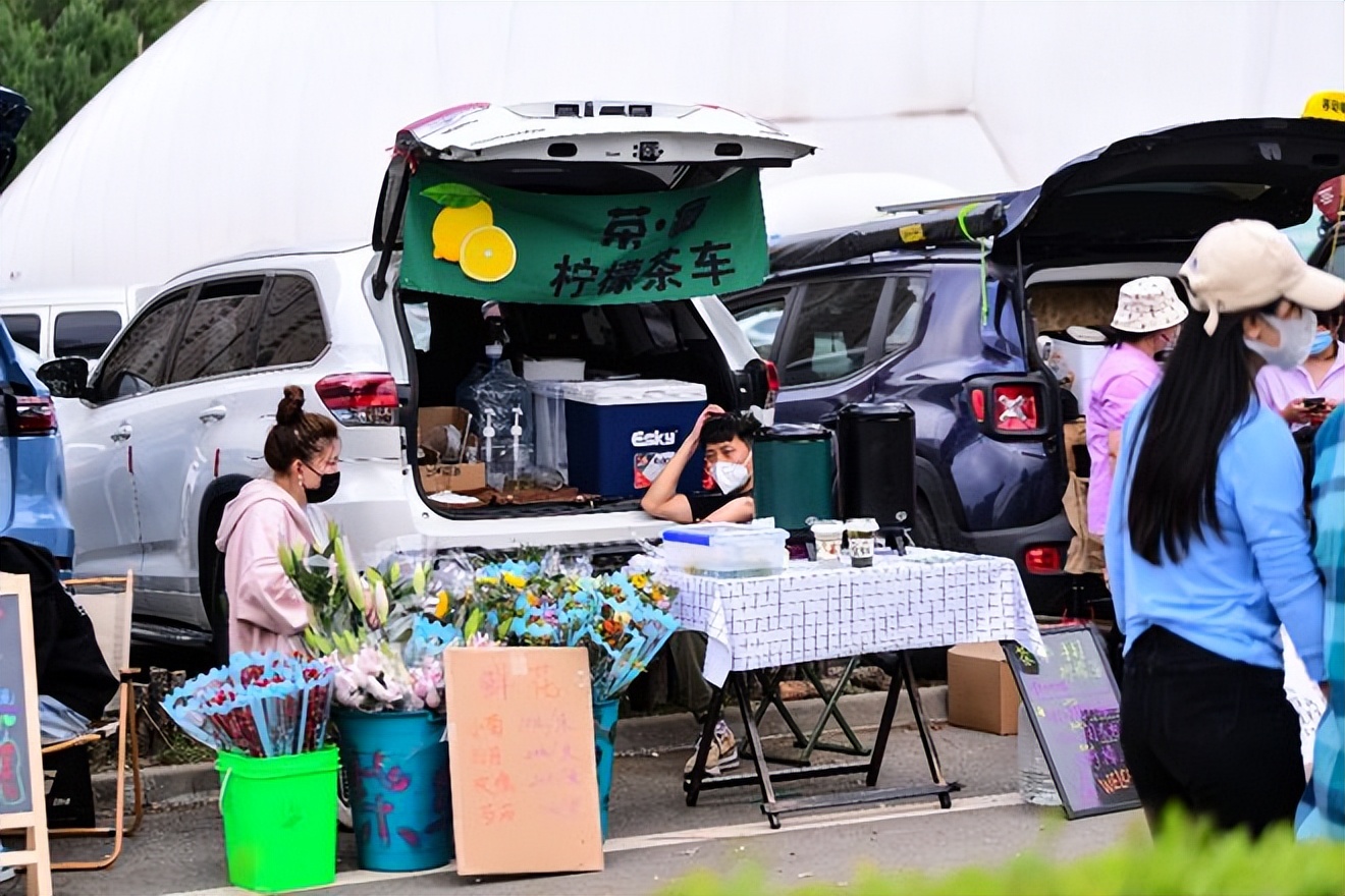 90后放弃过万月薪辞职摆摊,辞职摆摊真的赚钱吗