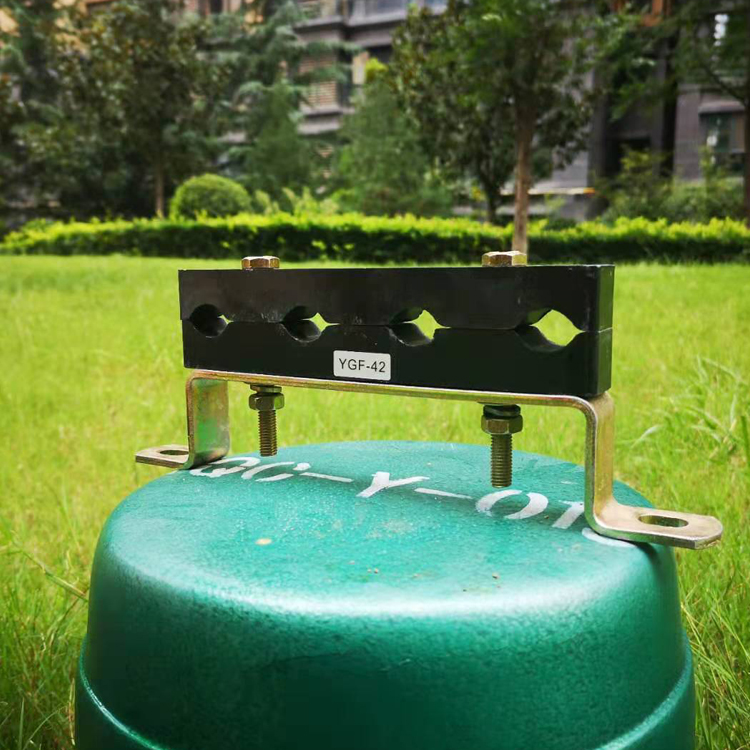 各种电缆夹具的结构和安装方法,单芯电缆固定用夹具