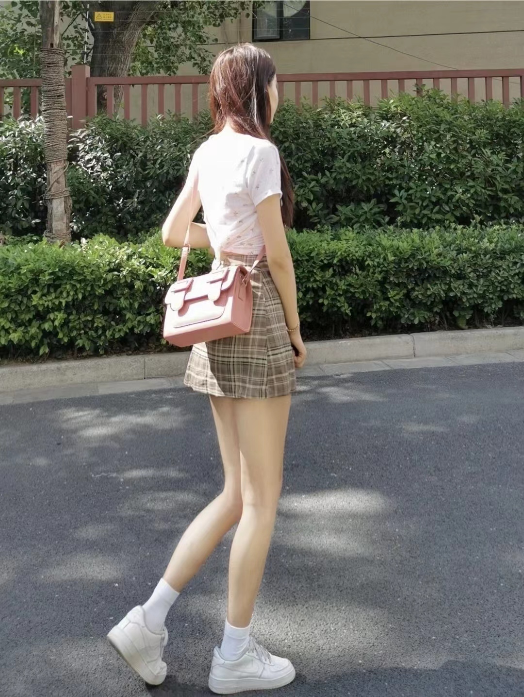 短款百褶短裙的10种搭配方法冬季,灰色短款百褶半身裙怎么搭配上衣