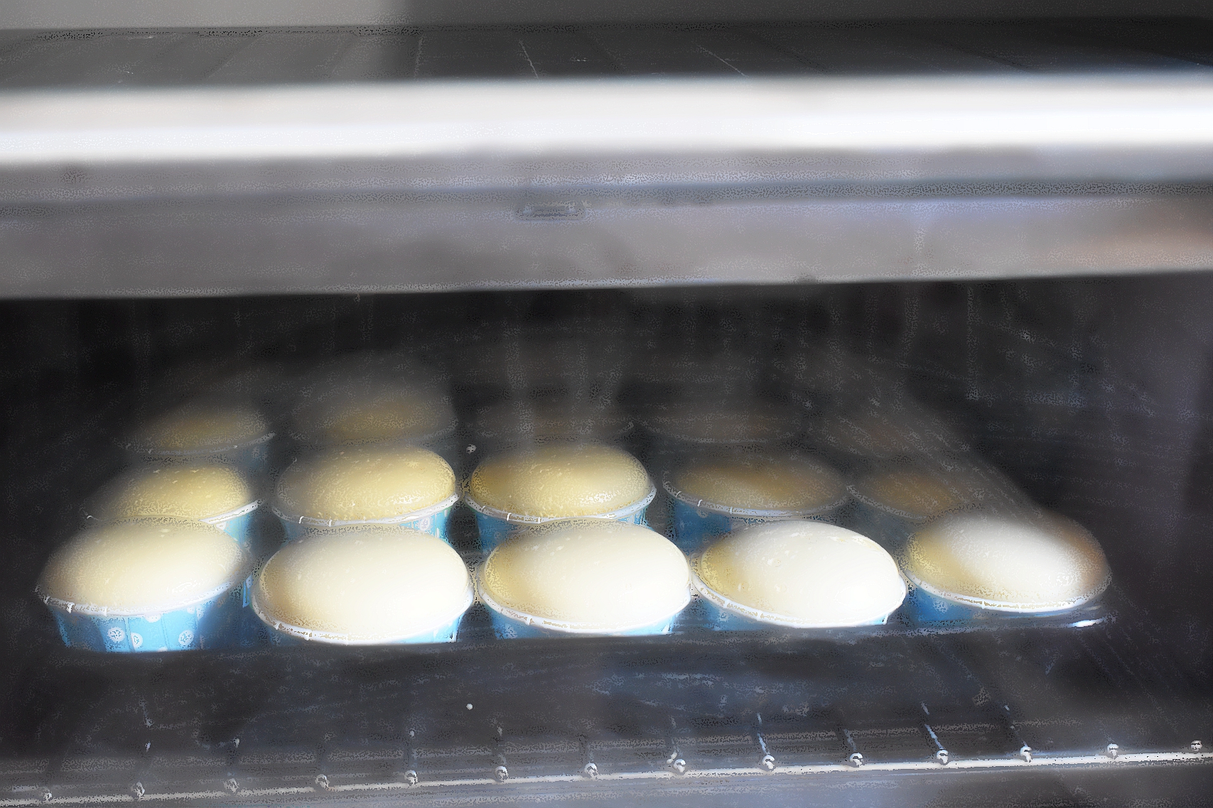 蓬松柔软的蛋糕该怎么做,用烤箱怎么做蛋糕蓬松柔软