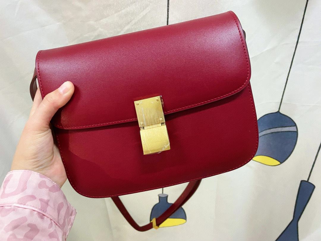 风水大师专给富婆算命,有几颗痣都知道,被捕后坦言:曾是美容院的