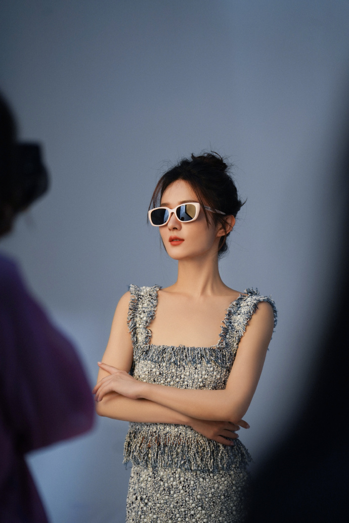 赵丽颖酷拽造型,赵丽颖酷酷短发