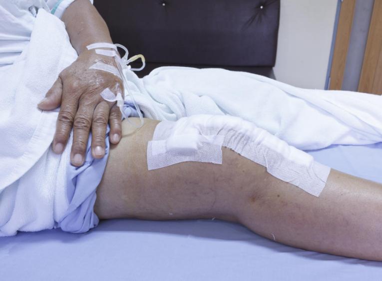 安保徒手接住跳楼女孩,保安接住跳楼女孩后续结果