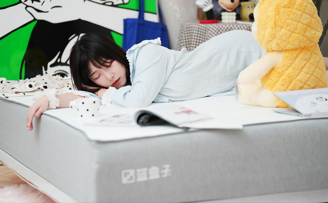 上班族适合睡硬床垫还是软床垫,睡眠不好怎么选择床垫