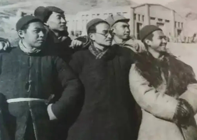 他曾参加八路军，1950年被*荣臻聂**下令枪决，1986年恢复名誉