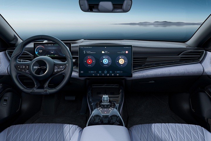 比亚迪海豹550km和小鹏p7,福州零跑c01和小鹏p7对比图