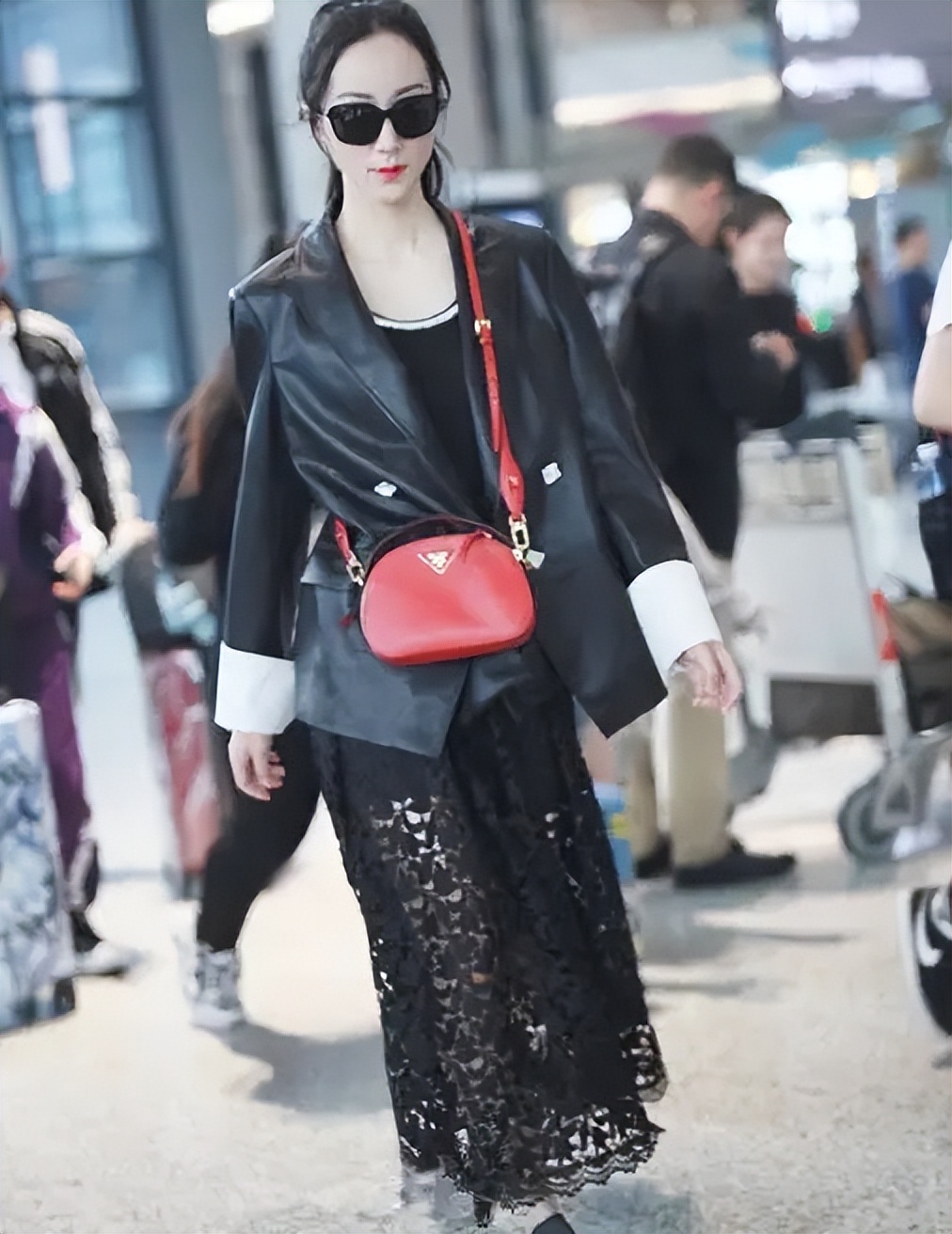 韩雪把西装穿出了新风格,金丝绒西装套装韩雪