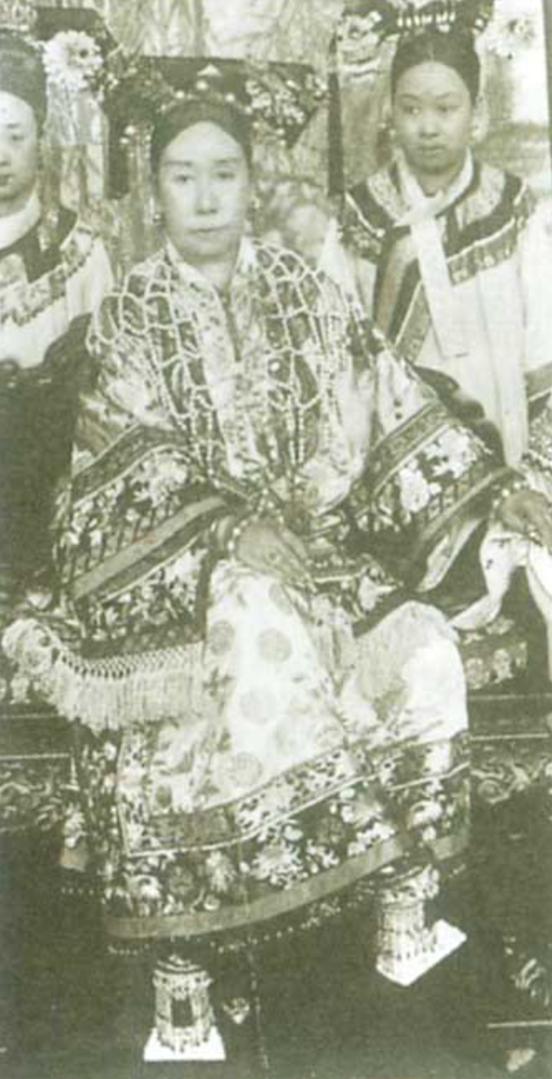 清代嫔妃为何爱穿花瓶底鞋子,古代女子为什么穿花盆鞋