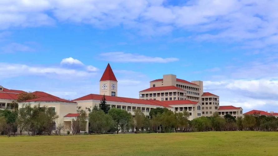 读师范，选择东北师大还是上海师大？考生和家长闹翻了