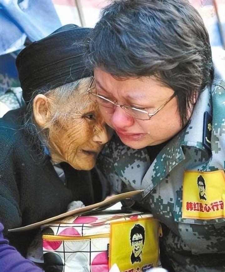 现在的韩红是怎样的一个人,明明可以靠实力却偏偏靠运气