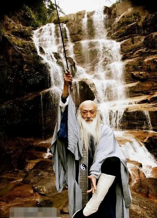 吴京黄渤哭到崩溃的视频,吴京哭了好几回