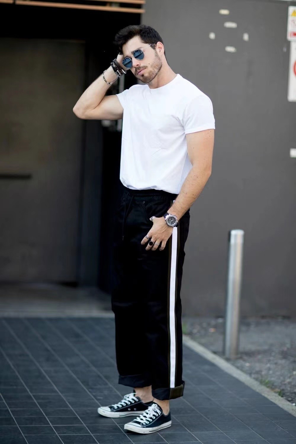 白t白裤潮款穿搭,潮流穿搭白t黑裤