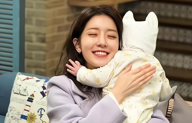 和小鲜肉婚姻三年,我学会修电灯、通下水:老妻少夫就是一场炼狱