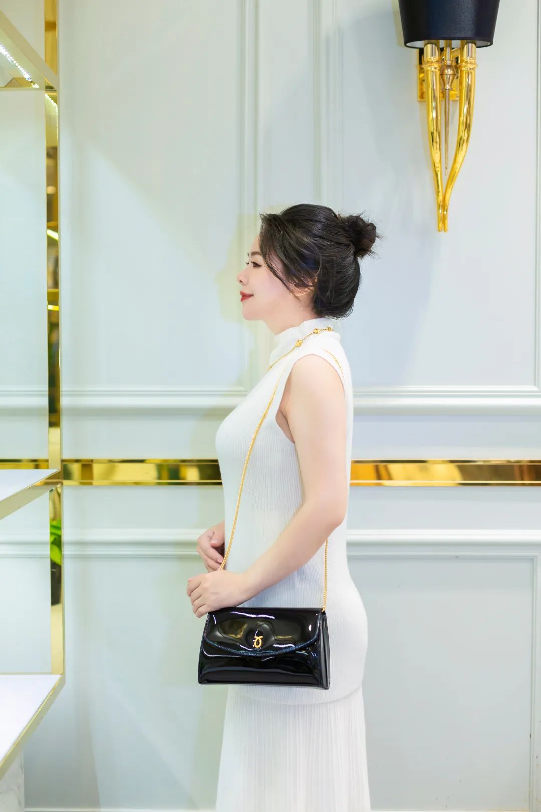 英国女王最喜欢的包包牌子,英国女王拿的包包价格