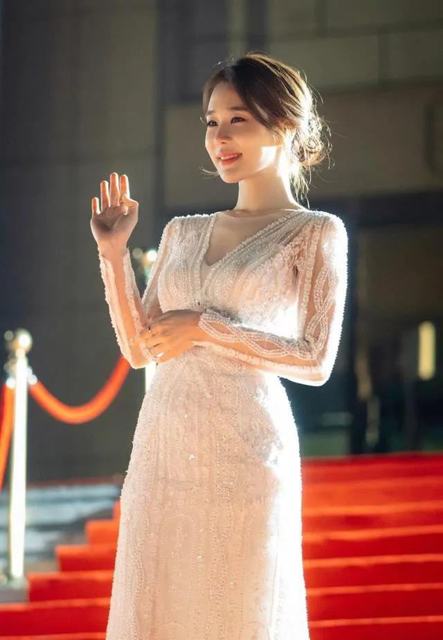 人家说女人味十足应该怎么回答,女人要有女人味也要有女人味