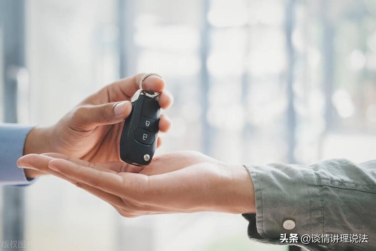 男子打砸车直接被撞,车被故意打砸怎么赔偿