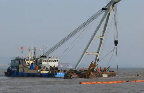 1963年，我国第一艘万吨巨轮赴日途中沉没，周总理：严查到底